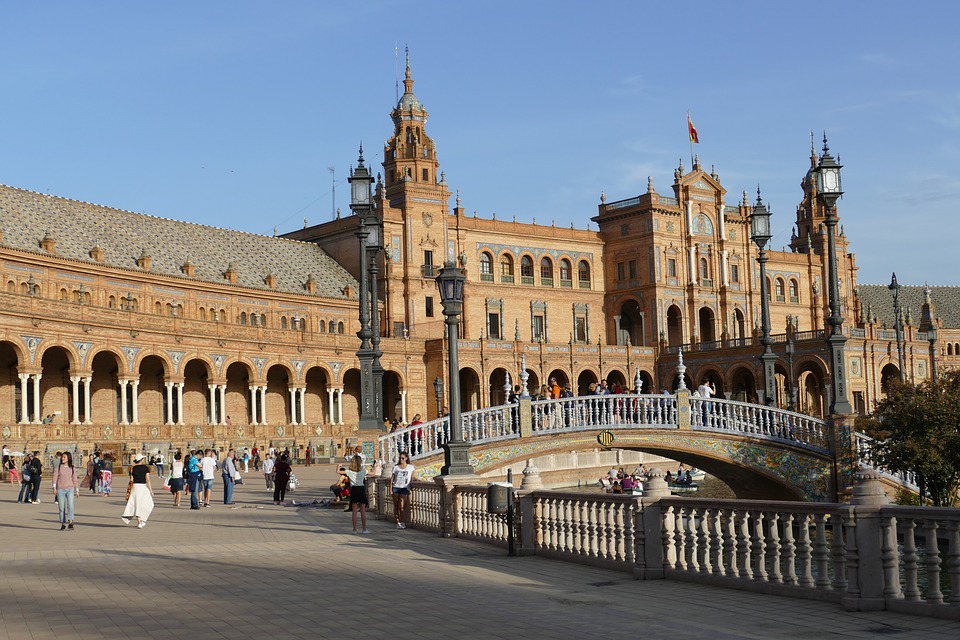 Adecco busca 100 agentes telefónicos en Sevilla con y sin experiencia