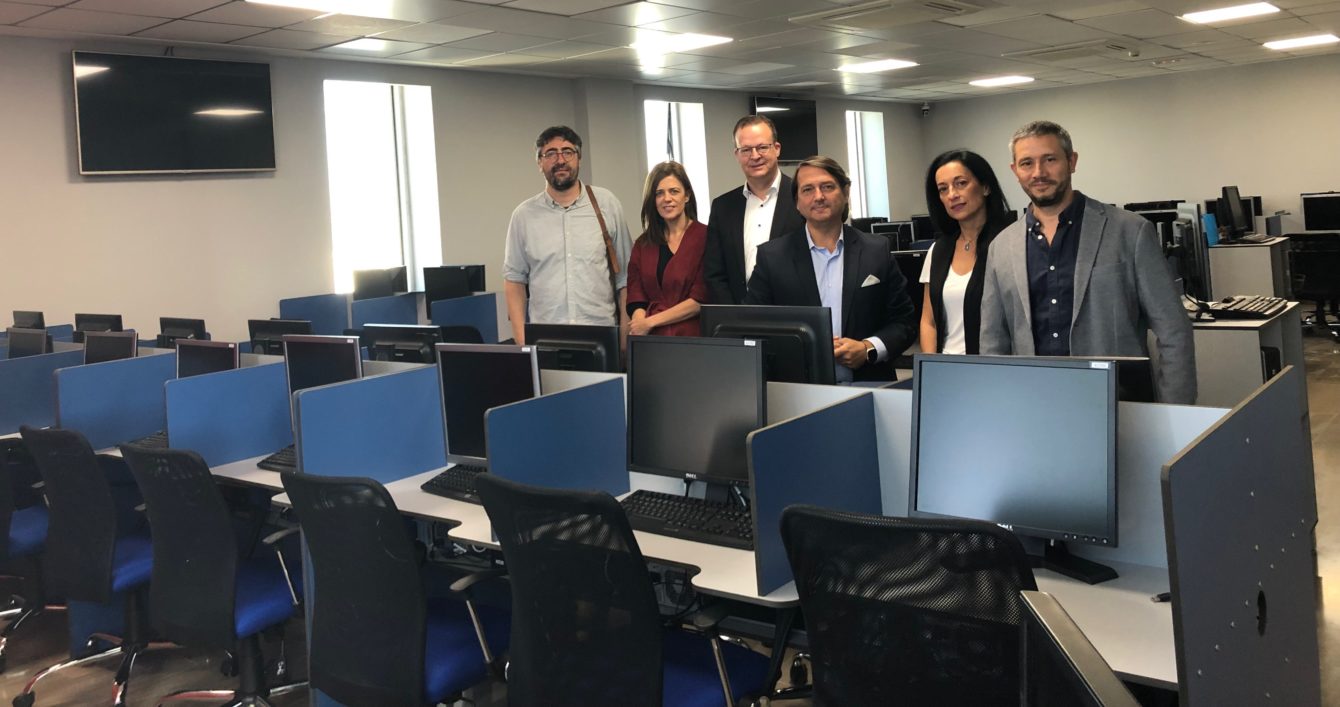 DKV dará empleo a 150 personas con la apertura de un call center en Cádiz