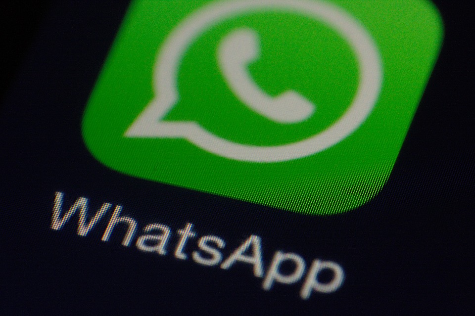 Facebook podría leer los mensajes de WhatsApp antes de que sean cifrados